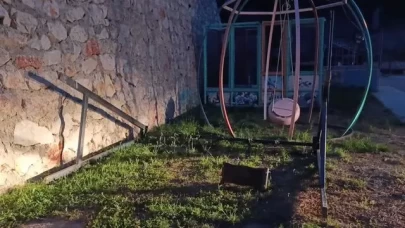 Parkta devrilen salıncak küçük Yağız’ı öldürdü!