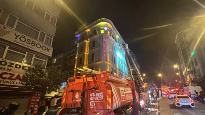 Fatih’te otelde korkutan yangın! 4 kişi mahsur kaldı