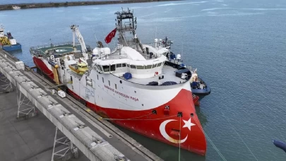 Sismik araştırma gemisi limana demir attı