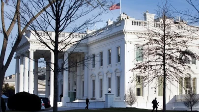 Beyaz Saray'dan "İran'a gözdağı: Diyaloğu seçmezse halk rejimi devirebilir