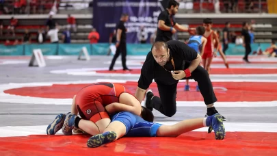 Minikler Türkiye Güreş Şampiyonası Sivas’ta tamamlandı