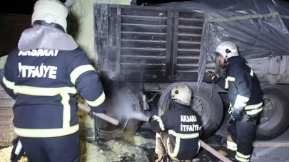Lastiği patlayan kükürt yüklü tırda yangın paniği