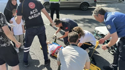 'Yaya geçidi'nden yolun karşısına geçmek isteyen 2 kız kardeşe otomobil çarptı