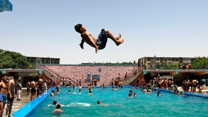 Sıcakta havuz keyfi kabusa dönebilir: Sağlığınızı tehdit ediyor!