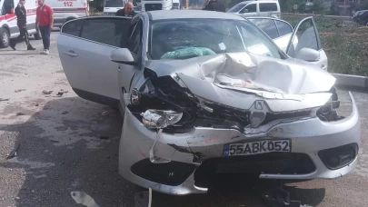 Tokat'ta iki otomobil çarpıştı