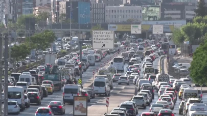 İstanbul'da mesai bitimi trafik yoğunluğu yaşanıyor