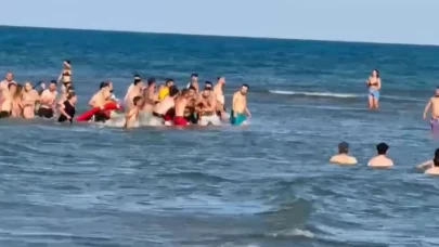 Denize giren aynı aileden 2'si çocuk 3 kişi boğulma tehlikesi geçirerek hastaneye kaldırıldı