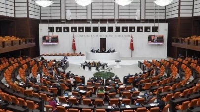 Muhalefet kürsüyü işgal etti, arbede çıktı