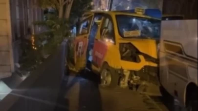 Beyoğlu'nda dolmuşun otobüse çarptı!