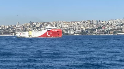 Oruç Reis Gemisi İstanbul Boğazı'ndan geçti