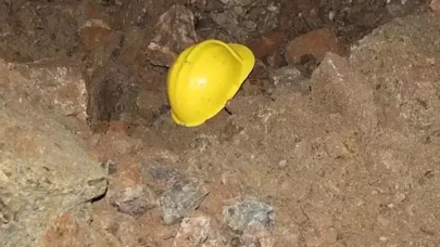 Şantiyede toprak kayması!