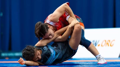 Milli güreşçiler, Macaristan'daki turnuvada birer altın ve bronz madalya kazandı