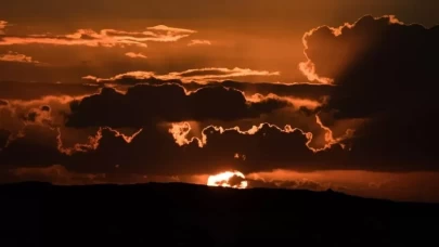 Tropikal gece uyarısı! 56 ilde sıcaklık 40 dereceyi aştı