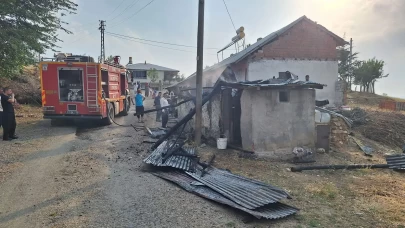 Bingöl’de odunluk yangını, eve sıçramadan söndürüldü