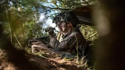 Danimarka kadınları da silah altına alıyor