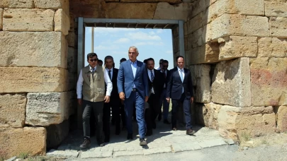Bakan Ersoy, Cam Teras'tan duyurdu: Yabancı turist rotalarına da girecek