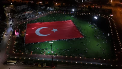 Dünyanın en büyük Türk bayrağı Kayseri'de yeniden açıldı