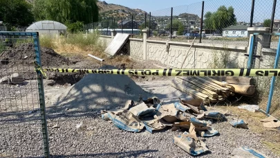 Kanalizasyon çalışmasında toprak kaydı, işçi yaralandı