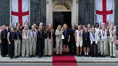 Kadınlar EURO 2025’i kazanan İngiltere’de kupa coşkusu