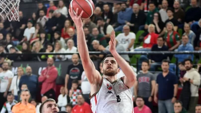 Karşıyaka’da yaprak dökümü sürüyor