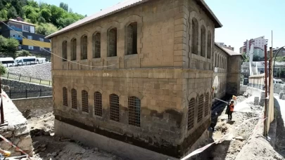 Cumhuriyet'in izlerini taşıyan "İlk Mektep" restore ediliyor