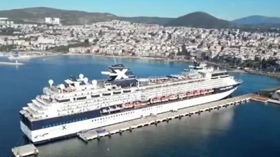 Kruvaziyer gemi arıza yapınca Kuşadası’ndan ayrılamadı