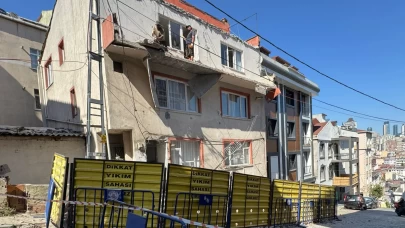 İstanbul’da korku dolu anlar! Balkon çöktü, bina tedbir amaçlı mühürlendi