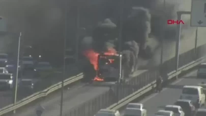 Bakırköy'de metrobüste yangın çıktı