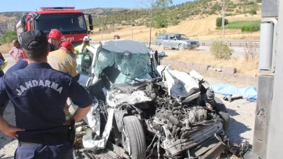 Manisa'da tır ile otomobil çarpıştı