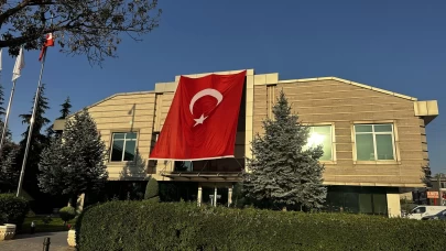 Konya'da kamu binalarına "Terörsüz Türkiye"ye destek için Türk bayrakları asıldı
