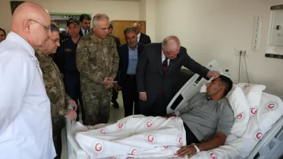 Bakan Güler, metan gazından zehirlenen Mehmetçikleri hastanede ziyaret etti