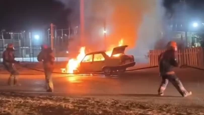 Seyir halindeki Tofaş otomobil alev topuna döndü