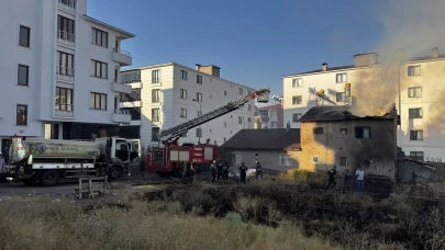 Bingöl'de iki katlı binada çıkan yangın söndürüldü