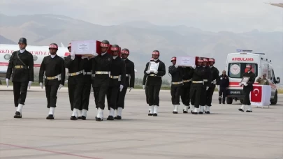 Kuzey Irak'ta şehit düşen 6 asker için Hakkari'de tören düzenlendi