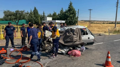 Uşak'ta kamyonla çarpışan otomobildeki baba ve kızı hayatını kaybetti