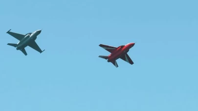 'HÜRJET' ve 'HÜRKUŞ' İstanbul semalarında havalandı