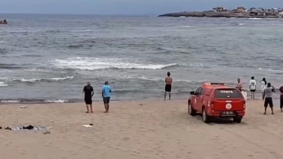 Denizde boğulma tehlikesi geçiren 2 kişi kurtarıldı, 1 kişi kayboldu