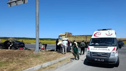 Tekirdağ'da iki otomobil çarpıştı 9 kişi yaralandı