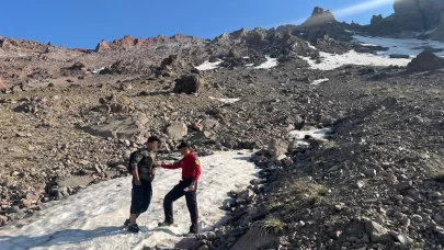 Erciyes'te 3 bin 350 metre yükseklikte mahsur kalan dağcı kurtarıldı