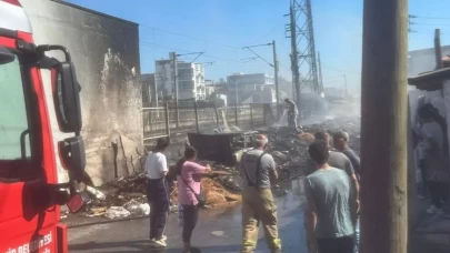 İzmir Buca'da, çöpler alev alev yandı