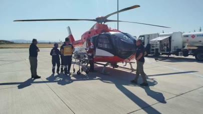 Ambulans helikopter prematüre bebek için havalandı
