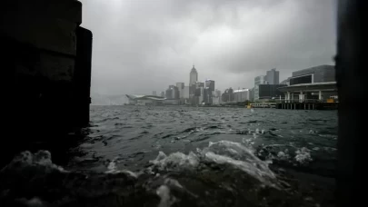 Hong Kong’da ‘Wipha’ tayfunu!