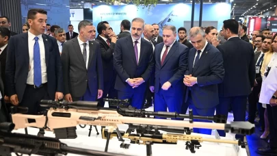 Dışişleri Bakanı Hakan Fidan, 17'nci Uluslararası Savunma Sanayii Fuarı'nda stantları gezdi