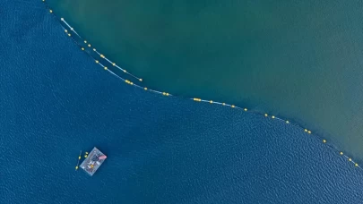 İzmit Körfezi'nde 170 hektarlık alandan dip çamuru temizlendi