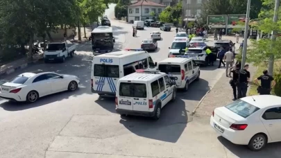 ‘Dur’ ihtarına uymadı: 2'si polis otosu, 4 araca çarpan ehliyetsiz sürücü tutuklandı