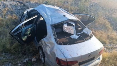 Otomobil zeytin bahçesine uçtu: Baba öldü, eşi ve çocukları yaralandı