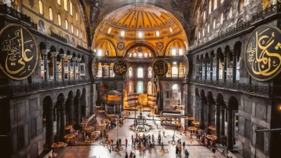 Zincirler kırıldı! Ayasofya’dan beş yıldır ezan sesi yükseliyor