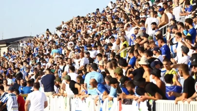 Novi Pazar tribünlerinde Fenerbahçe tezahüratı