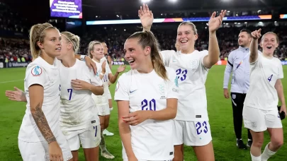 İngiltere penaltılarla güldü