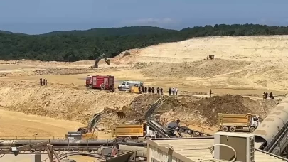 Çatalca'da iş makinesi atık su alanına düştü